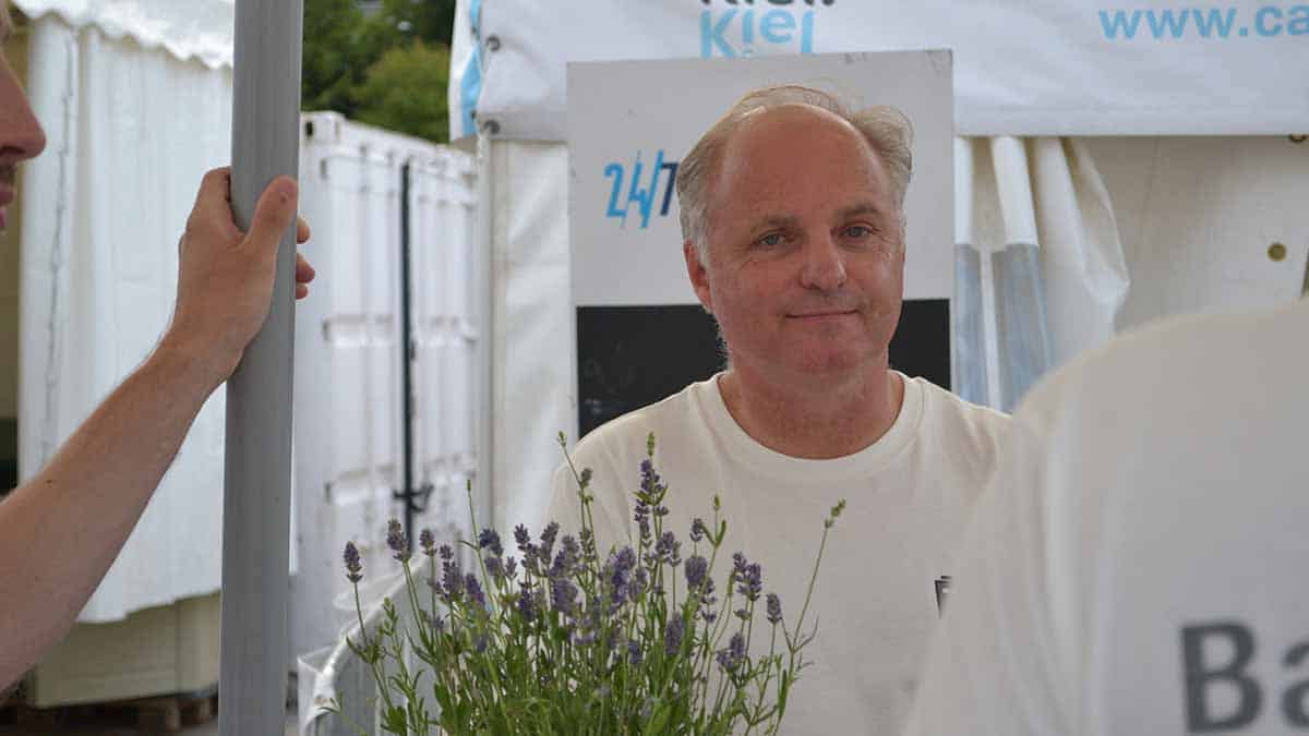 Geschäftsführer Jörg Kieback entspannt beim Sommerfest.