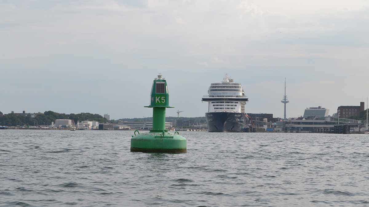 Blick auf den Kieler Hafen und das Kreuzfahrtschiff der Color Line.